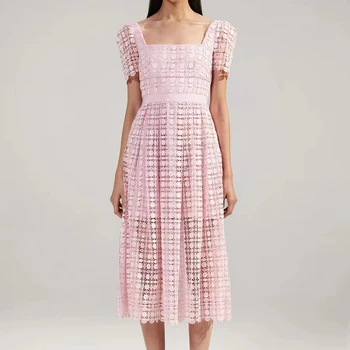 Весенне-летнее новое женское розовое платье с квадратным вырезом и пышными рукавами из тяжелого кружева 2023 года.