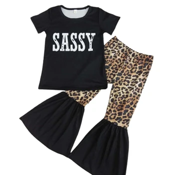 Детская одежда с леопардовым принтом в виде нахальных букв, летняя одежда, комплект расклешенных брюк с короткими рукавами для маленьких девочек