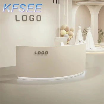 длина будущего стола кассира Kfsee на стойке регистрации 140 см.