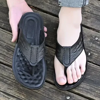 Мужские тапочки, летние Высококачественные кожаные домашние нескользящие уличные удобные пляжные сандалии для отдыха.