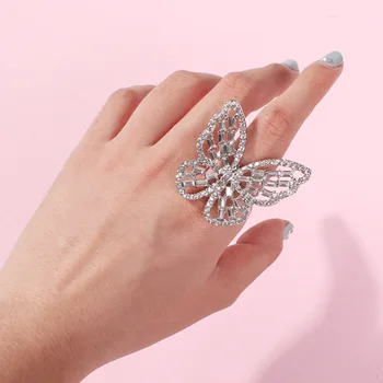 Новый дизайн модных ювелирных изделий, открывающее высококачественное медное инкрустированное кольцо с циркониевой бабочкой, роскошное блестящее коктейльное кольцо для женщин