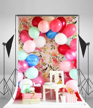 Фон для фотосъемки С Днем рождения, Необычные воздушные шары, подарки, Потертый интерьер с цветущими цветами