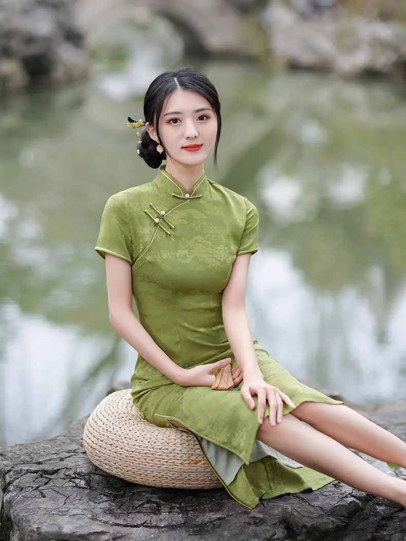 Традиционный китайский воротник-стойка, Атласный Ципао с коротким рукавом, Модное винтажное платье Чонсам в стиле ретро Для женщин и девочек длиной до колен