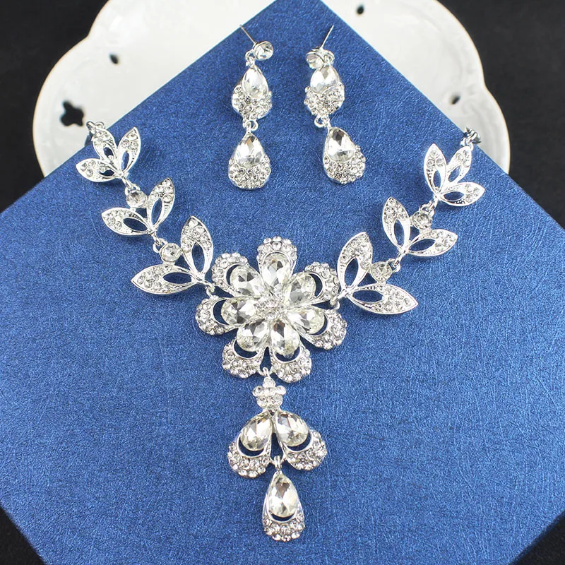 jiayijiaduo Простые наборы свадебных ювелирных изделий Хрустальные Цветы Серебристого цвета ожерелье/серьги для женской одежды свадебные аксессуары