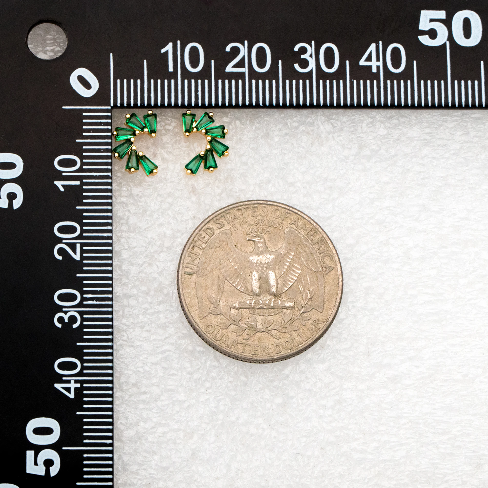 4шт ушных вкладышей в виде цветка с фианитами 10x7 мм, изящные серьги-гвоздики из латуни с настоящим позолоченным покрытием (# GB-3683)