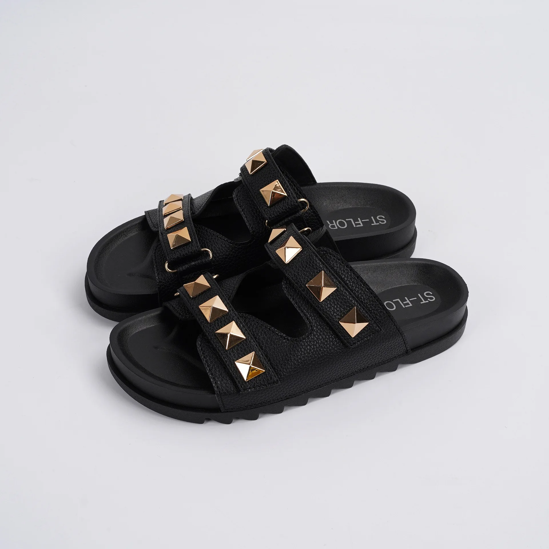 Новые дизайнерские летние сандалии для улицы, популярные римские шлепанцы-горки С роскошными женскими пляжными сандалиями с заклепками