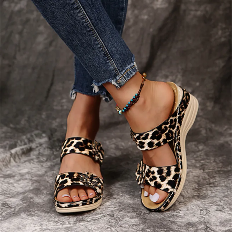 Новые женские босоножки, Леопардовые туфли на платформе и танкетке с круглым змеиным узором, женские тапочки, Повседневная обувь Zapato De Tacn