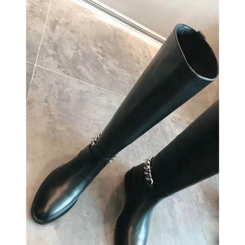 2018 Г. Сапоги выше колена из натуральной кожи, женские длинные сапоги на низком каблуке с серебряной цепочкой и круглым носком, женские модные рыцарские ботинки без застежки