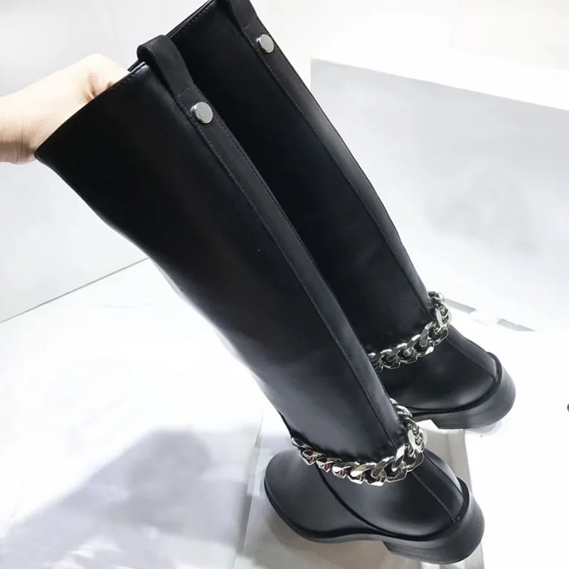 2018 Г. Сапоги выше колена из натуральной кожи, женские длинные сапоги на низком каблуке с серебряной цепочкой и круглым носком, женские модные рыцарские ботинки без застежки
