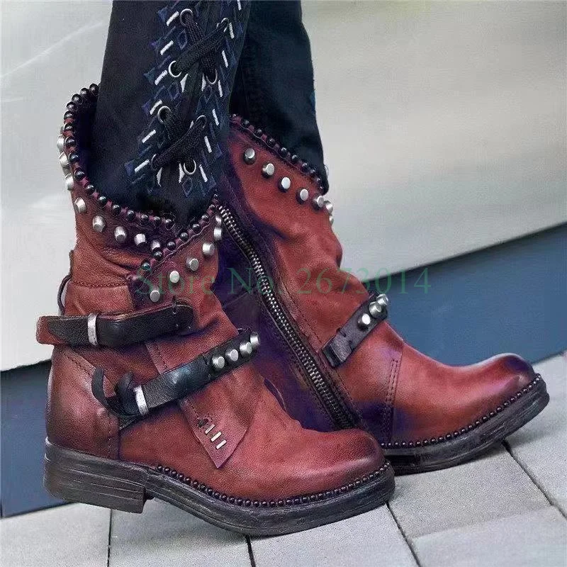 Женские рыцарские сапоги с цветными блоками, красные сапоги с заклепками на лодыжках, ботинки с пряжкой на ремне, ботильоны из искусственной лакированной кожи на низком квадратном каблуке, ботинки с круглым носком