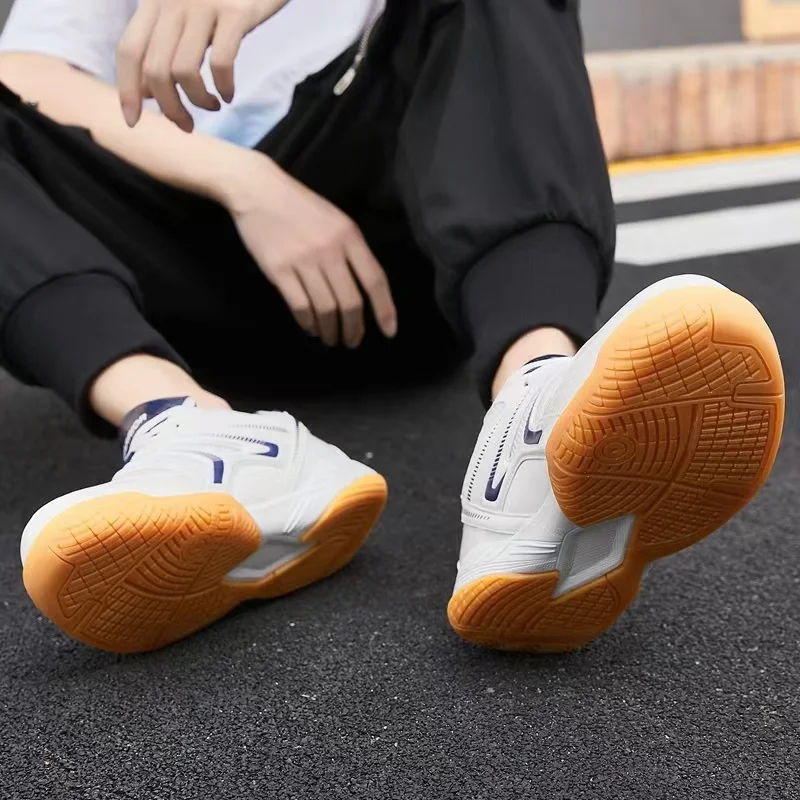 HUILI Pro Мужские ботинки для бадминтона Дышащая противоскользящая спортивная обувь Женские легкие волейбольные кроссовки Бейсбольные кроссовки Дизайнерские
