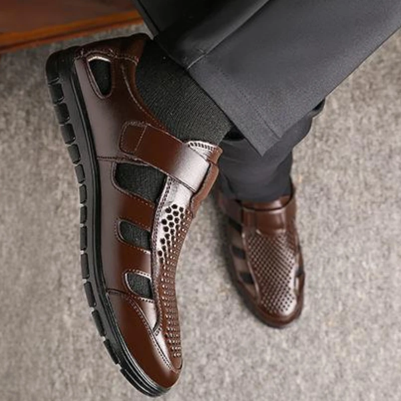 Мужские кожаные сандалии, повседневная классическая деловая обувь с круглым носком, однотонная, с отверстиями, нескользящие тапочки для ходьбы Sandalia Hombres