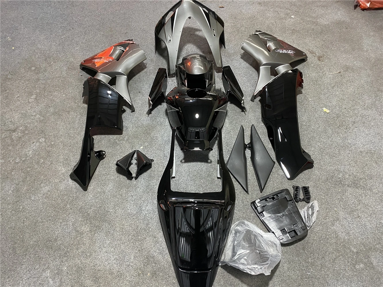 Комплект обтекателя мотоцикла Подходит для CBR600RR 03-04 CBR600 F5 2003 2004 Обтекатель черный серый