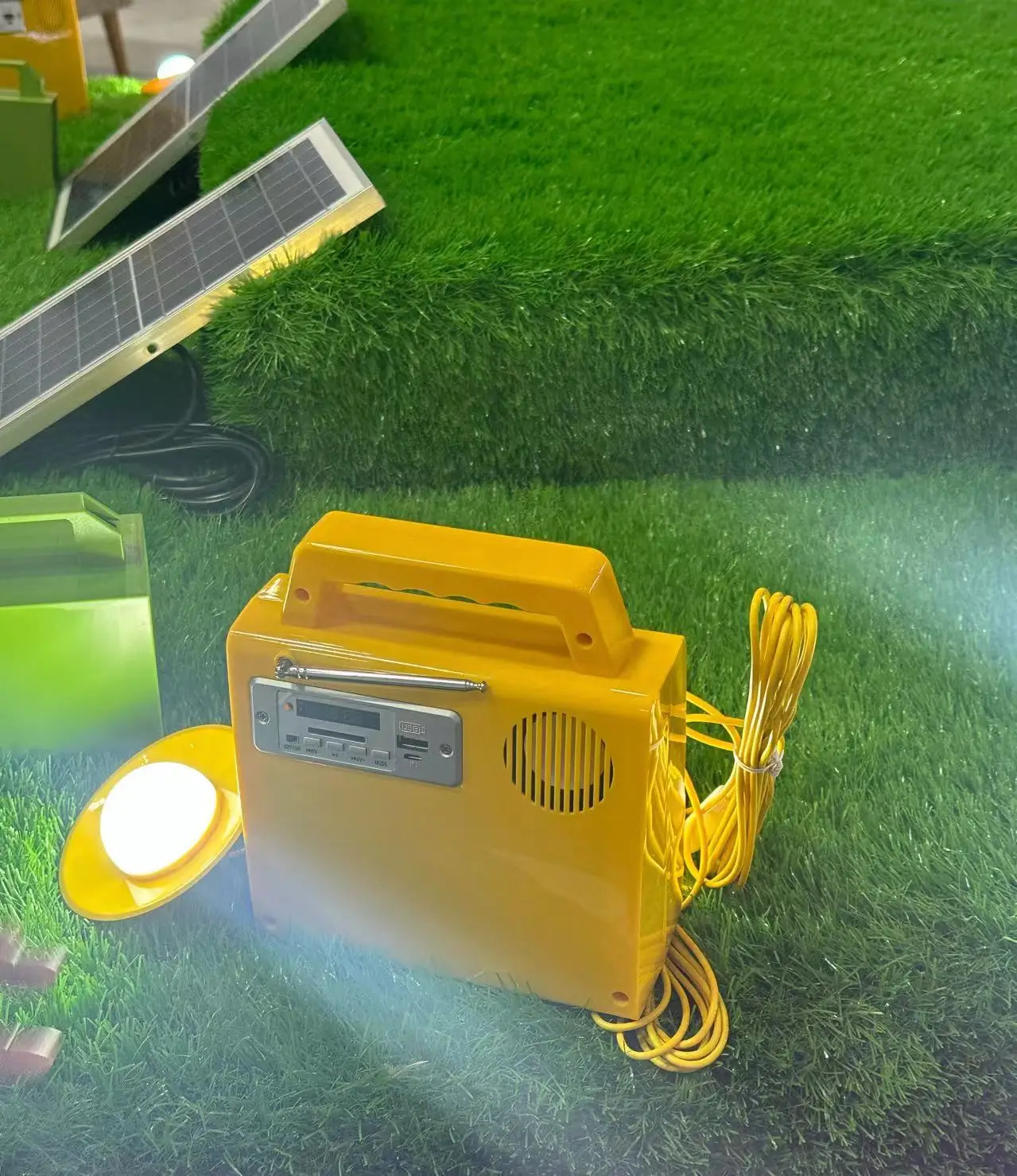 Система солнечного освещения 12 В 20 Вт с ЖК-радио, панель солнечных батарей 18 В, портативный солнечный генератор, наружный свет для кемпинга, солнечная энергия