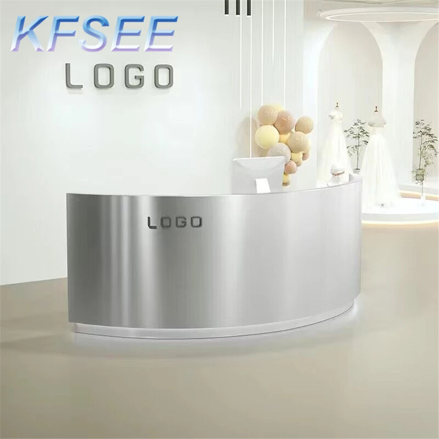 длина будущего стола кассира Kfsee на стойке регистрации 140 см.