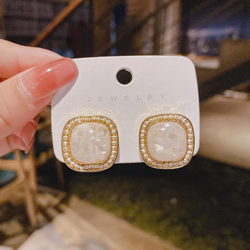 Квадратные серьги-гвоздики в корейском стиле с фрагментами неправильной формы в виде ракушек для женщин, милые минималистичные геометрические украшения для белых ушей, подарок девушке